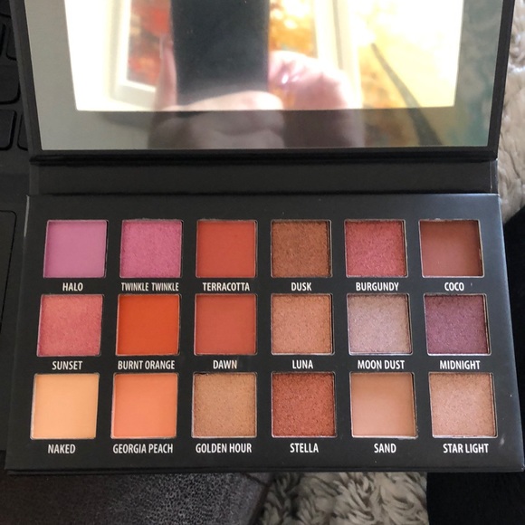 KAB Day & Night Eyeshadow Palette *BNIB* - Picture 2 of 7
